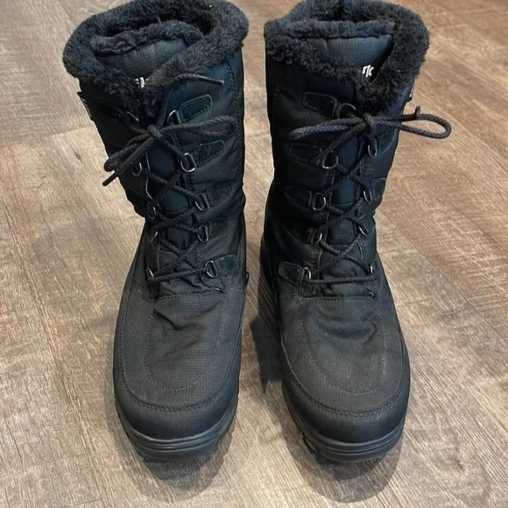 Kamik Lace up waterproof winter boots fur-lined